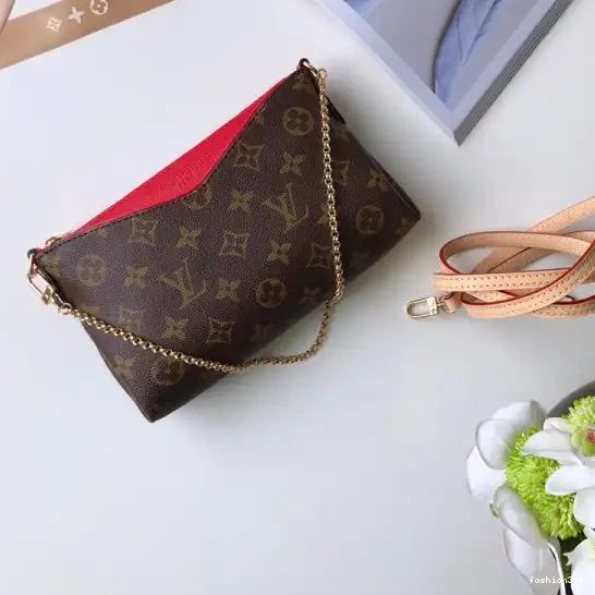 CHANELUTCH Vuitton Louis PALLAS 0424